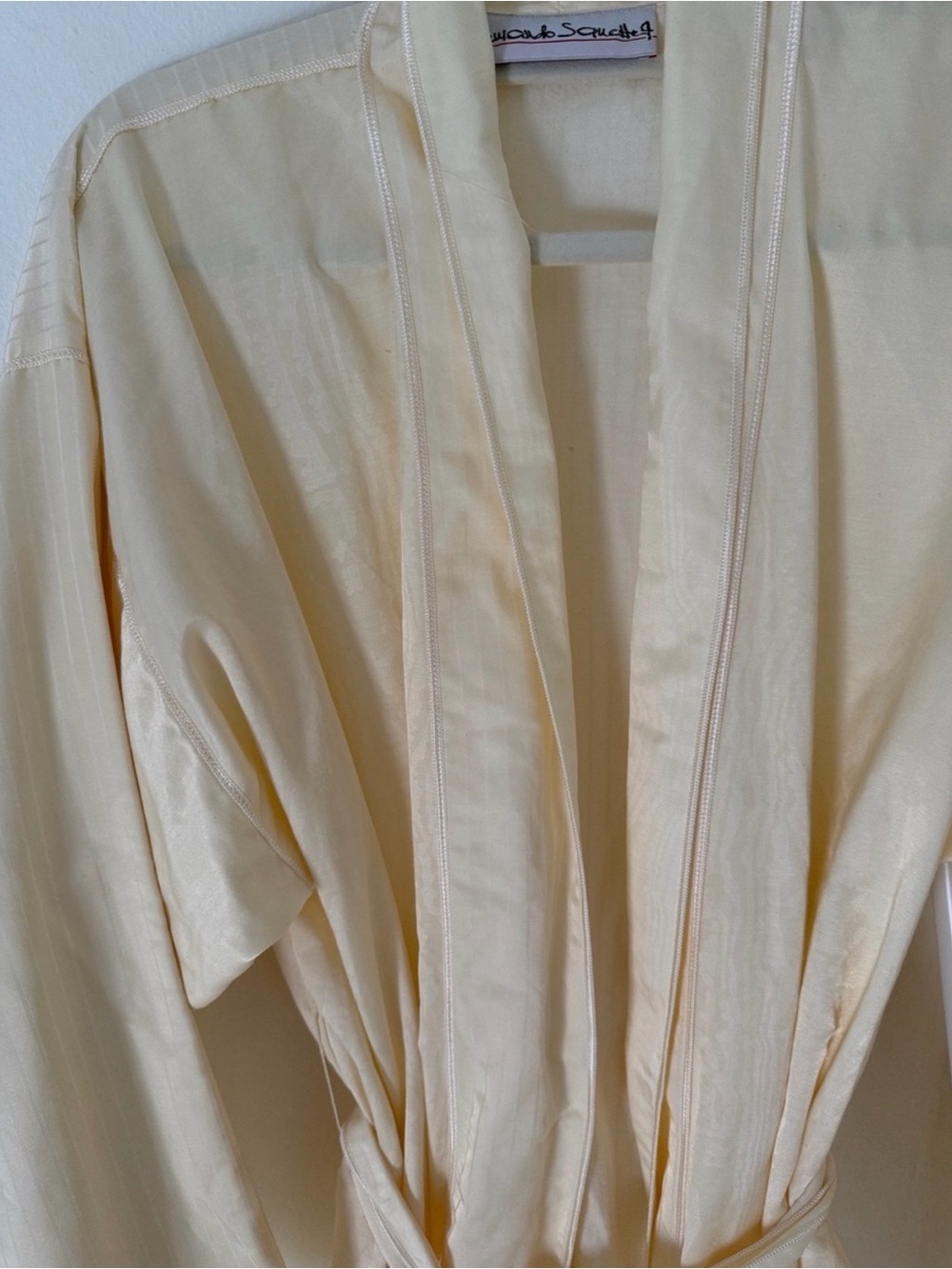 FERNANDO SANCHEZ-Squelch Light Cream Satin Robe